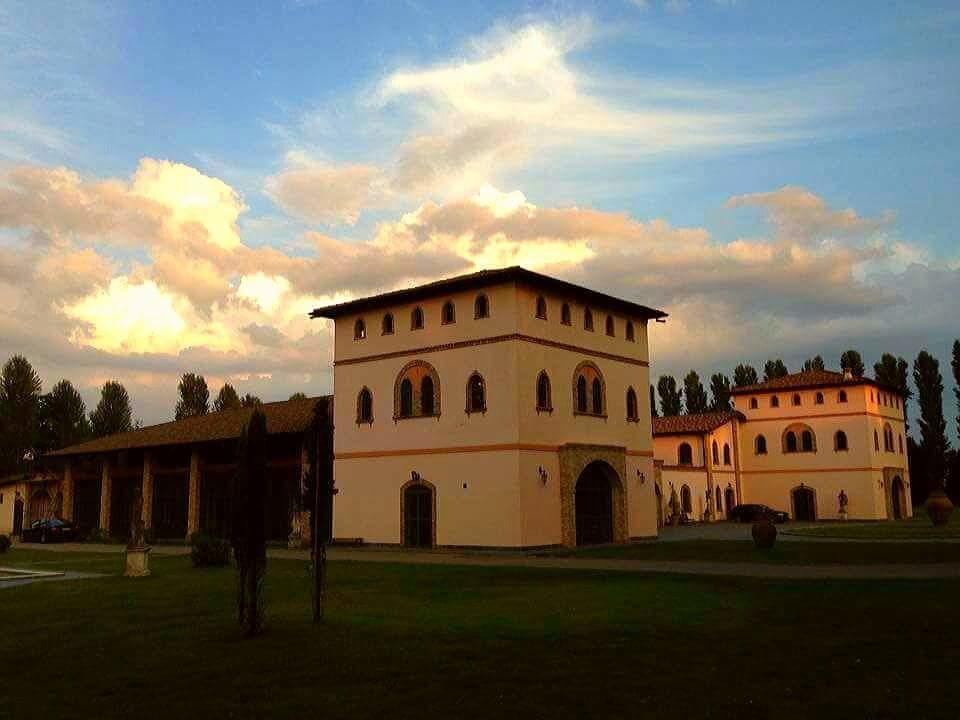 Tenuta Il Tenchio Hotel Lacchiarella Buitenkant foto
