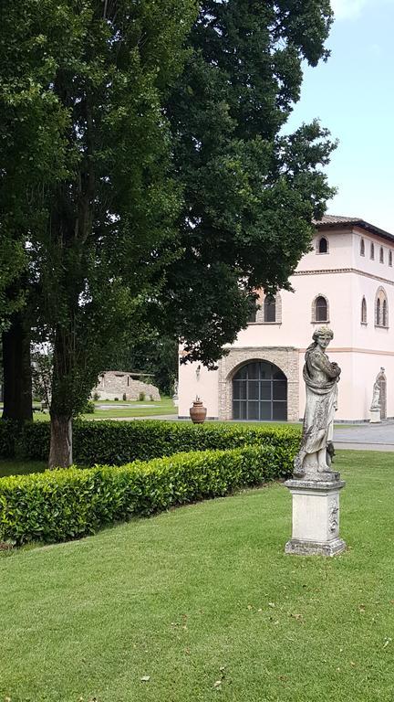 Tenuta Il Tenchio Hotel Lacchiarella Buitenkant foto