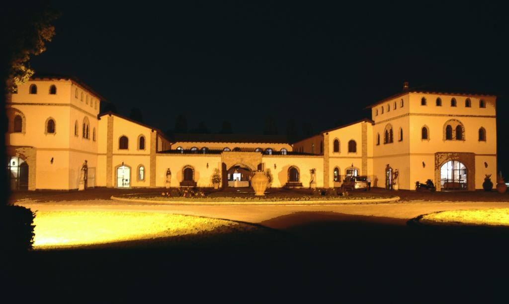 Tenuta Il Tenchio Hotel Lacchiarella Buitenkant foto